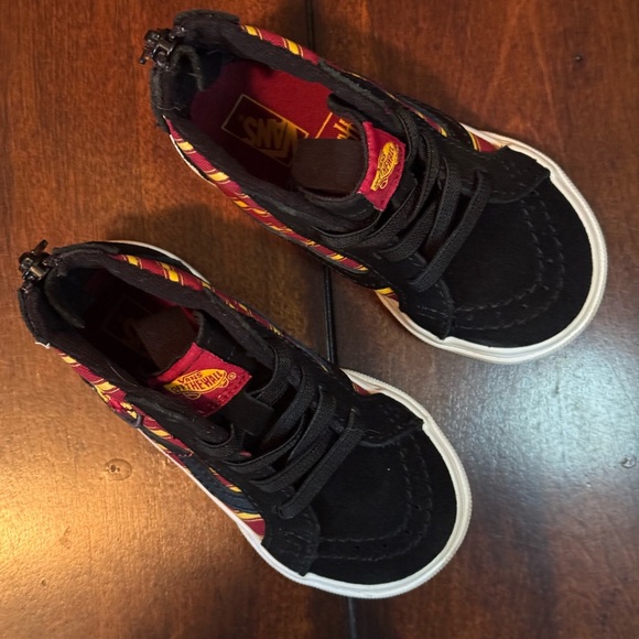 Vans x Harry Potter Sk8-Hi Zip high-top sneaker Gryffindor 6.5 toddler - Picture 4 of 12